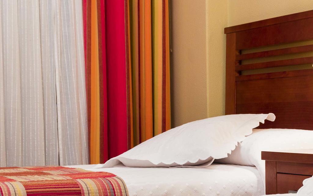 סנטיאגו דה קומפוסטלה Hostal La Carballinesa מראה חיצוני תמונה