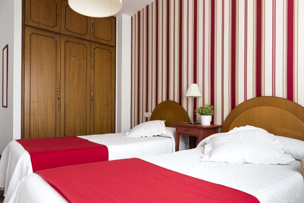 סנטיאגו דה קומפוסטלה Hostal La Carballinesa מראה חיצוני תמונה