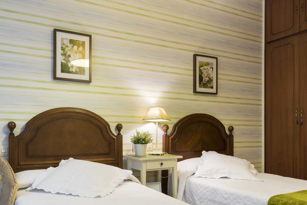 סנטיאגו דה קומפוסטלה Hostal La Carballinesa מראה חיצוני תמונה
