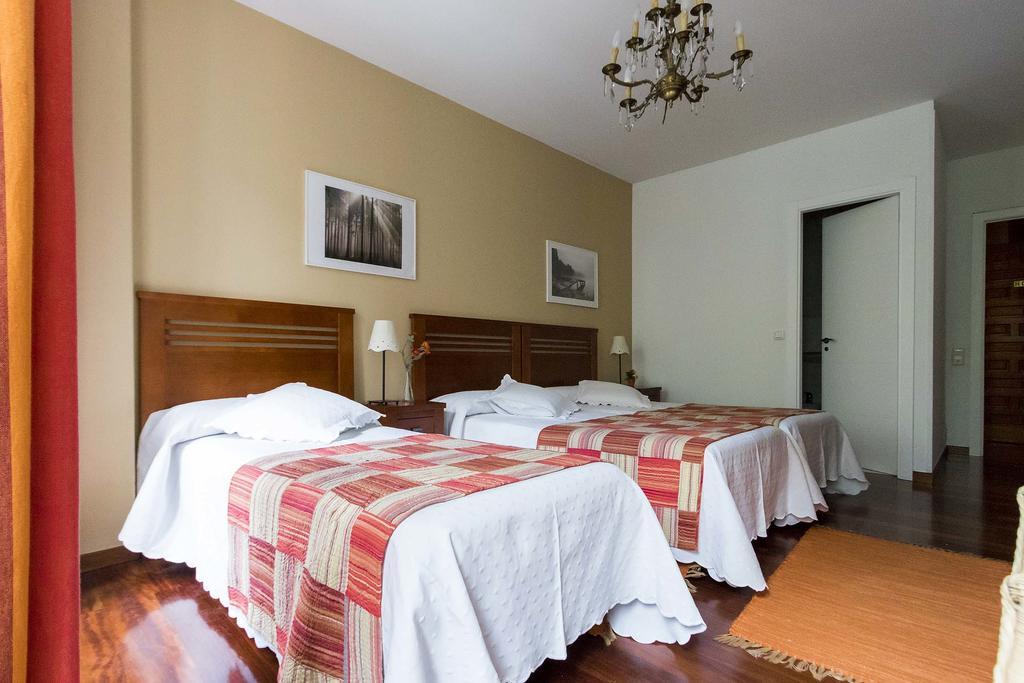 סנטיאגו דה קומפוסטלה Hostal La Carballinesa מראה חיצוני תמונה