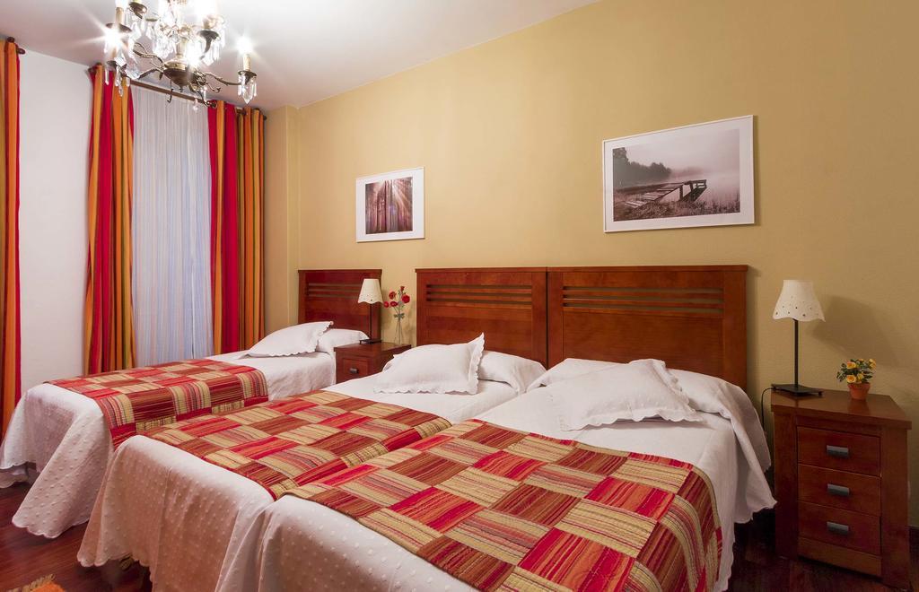 סנטיאגו דה קומפוסטלה Hostal La Carballinesa מראה חיצוני תמונה