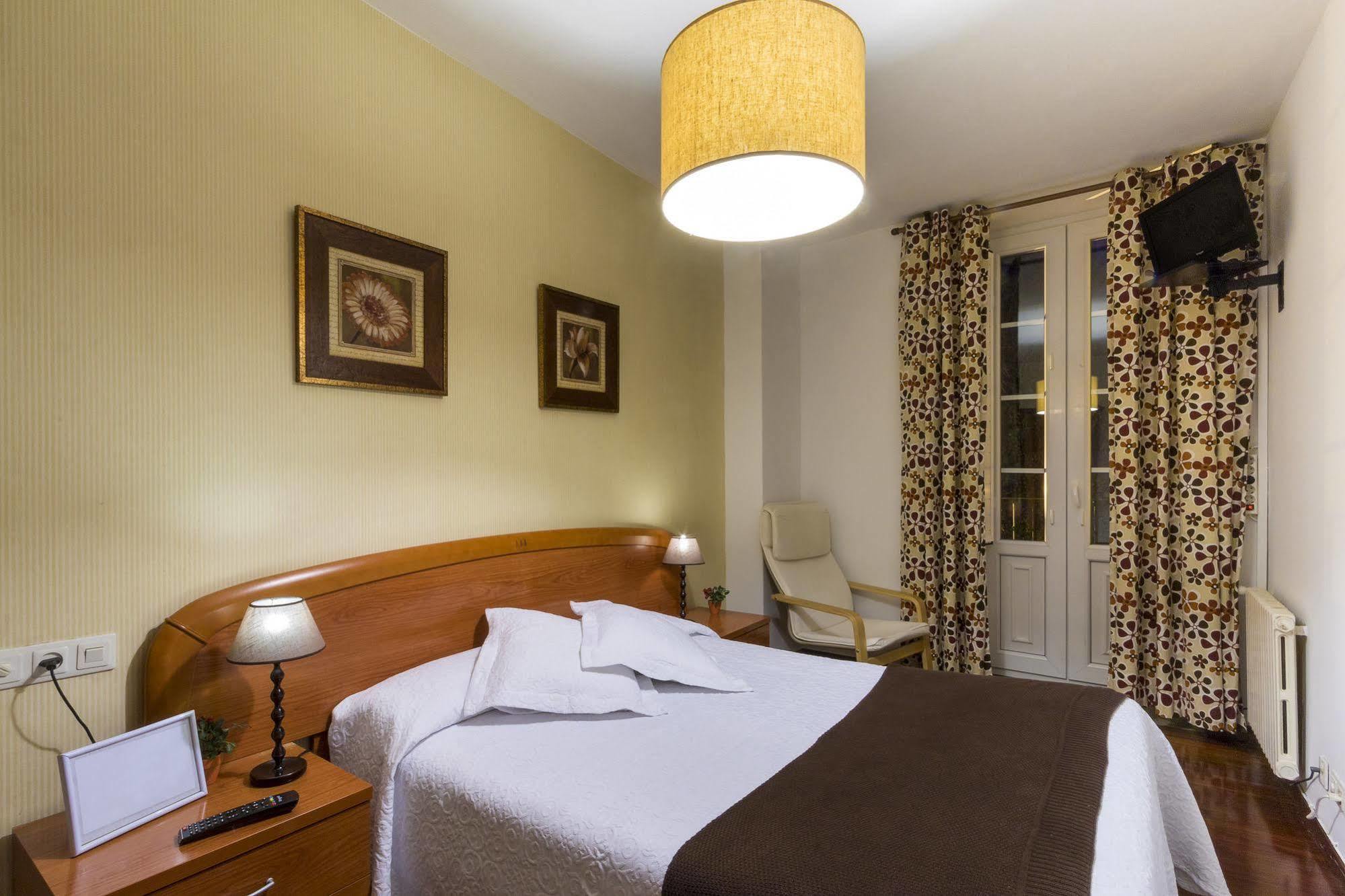 סנטיאגו דה קומפוסטלה Hostal La Carballinesa מראה חיצוני תמונה