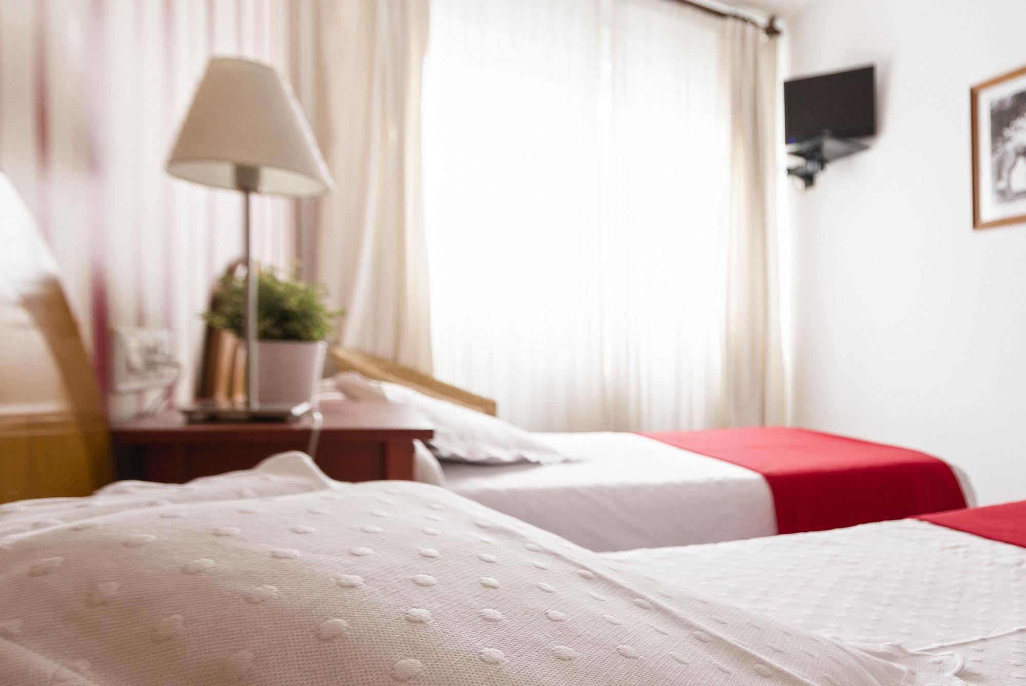 סנטיאגו דה קומפוסטלה Hostal La Carballinesa מראה חיצוני תמונה