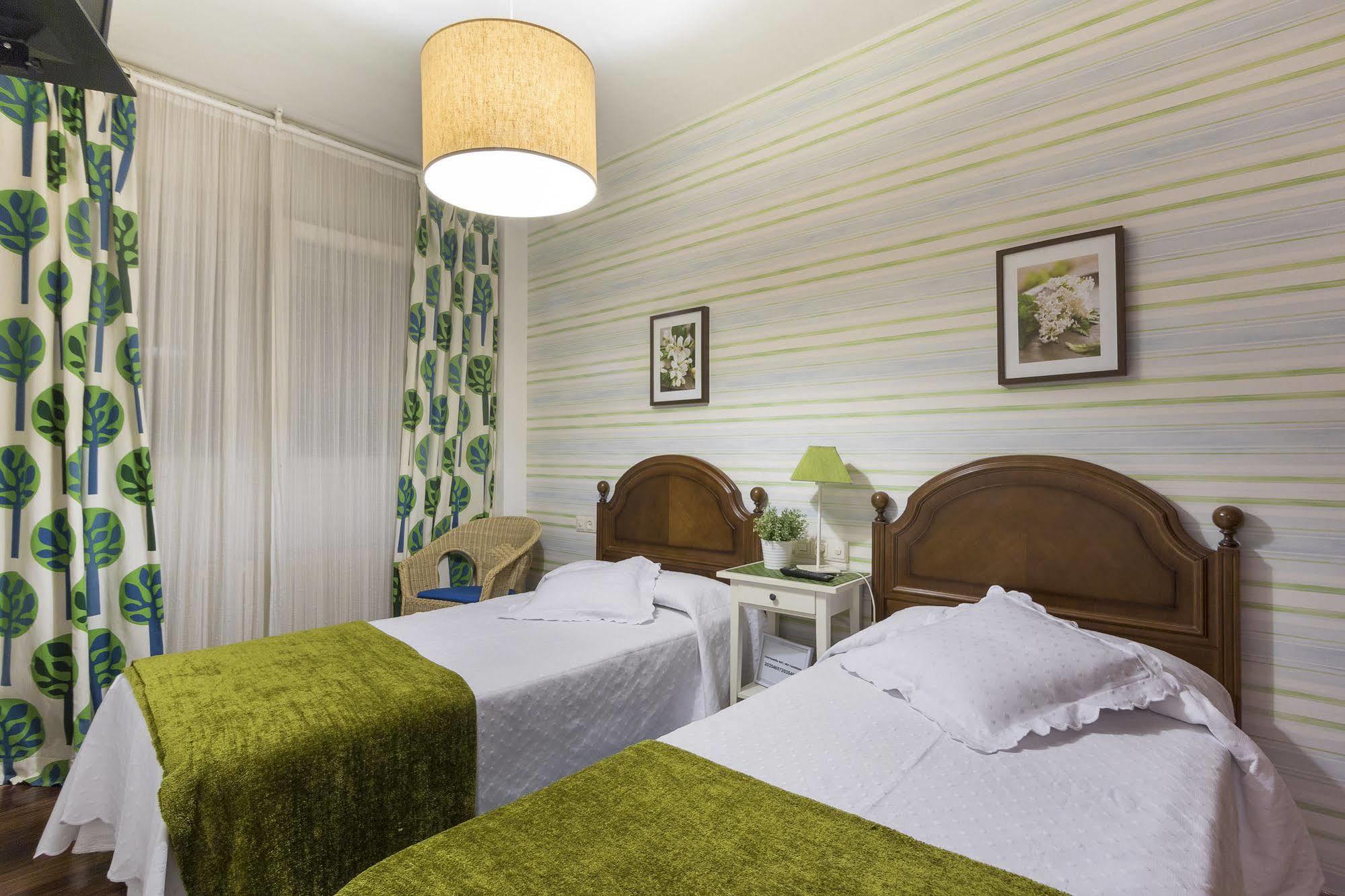 סנטיאגו דה קומפוסטלה Hostal La Carballinesa מראה חיצוני תמונה