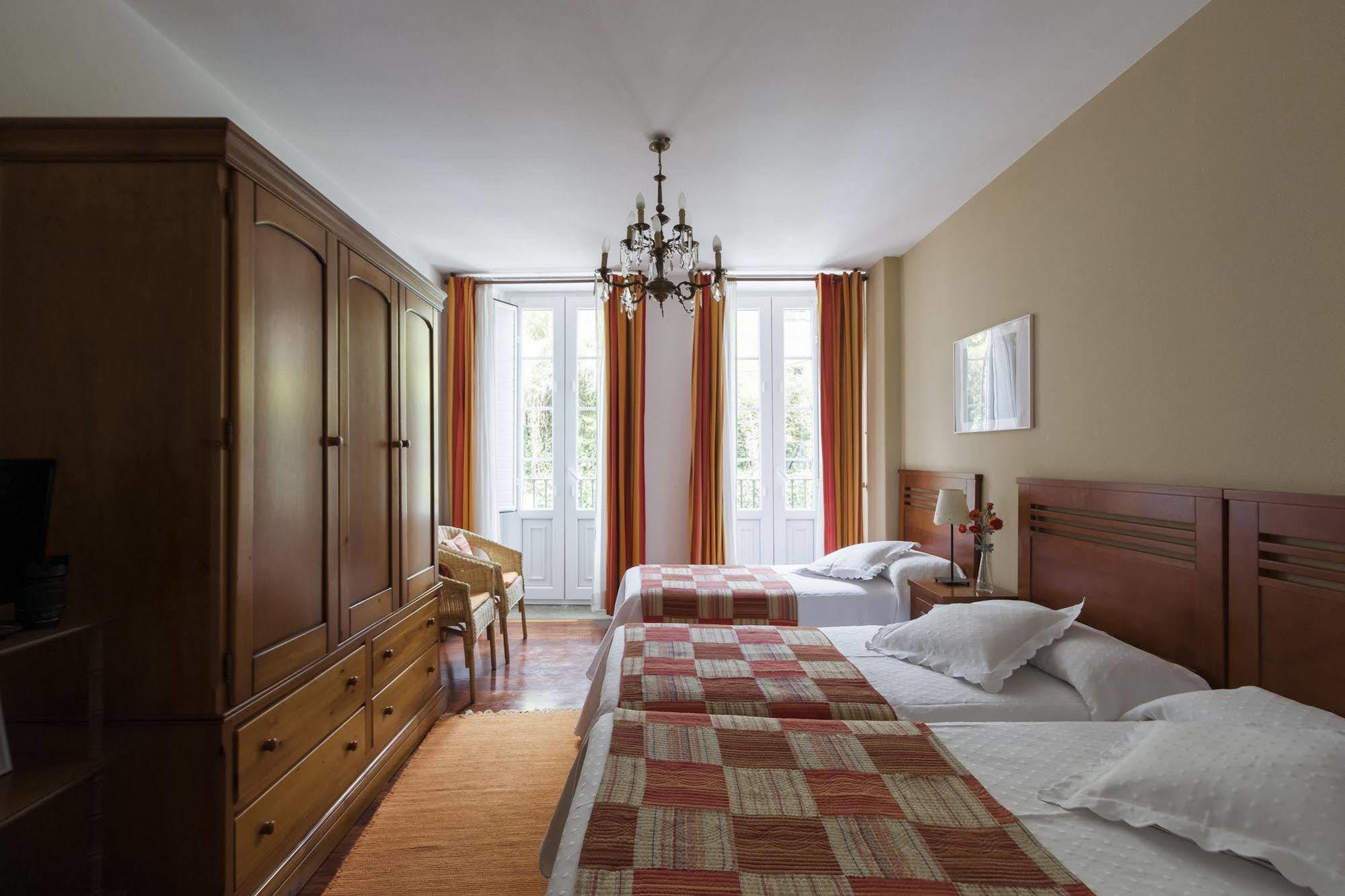 סנטיאגו דה קומפוסטלה Hostal La Carballinesa מראה חיצוני תמונה