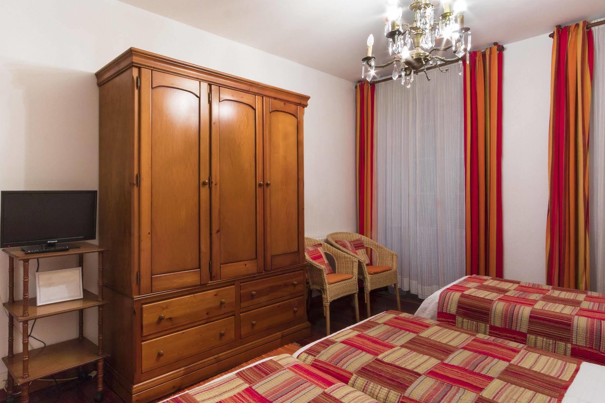 סנטיאגו דה קומפוסטלה Hostal La Carballinesa מראה חיצוני תמונה