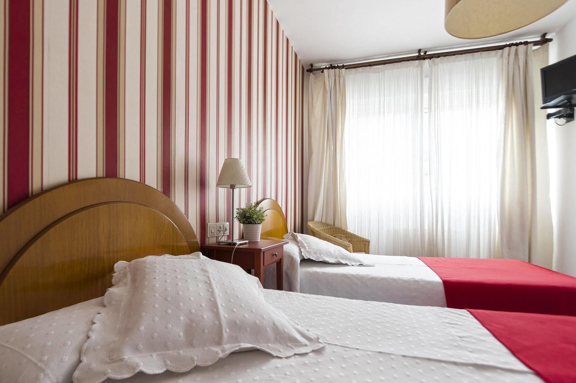 סנטיאגו דה קומפוסטלה Hostal La Carballinesa מראה חיצוני תמונה
