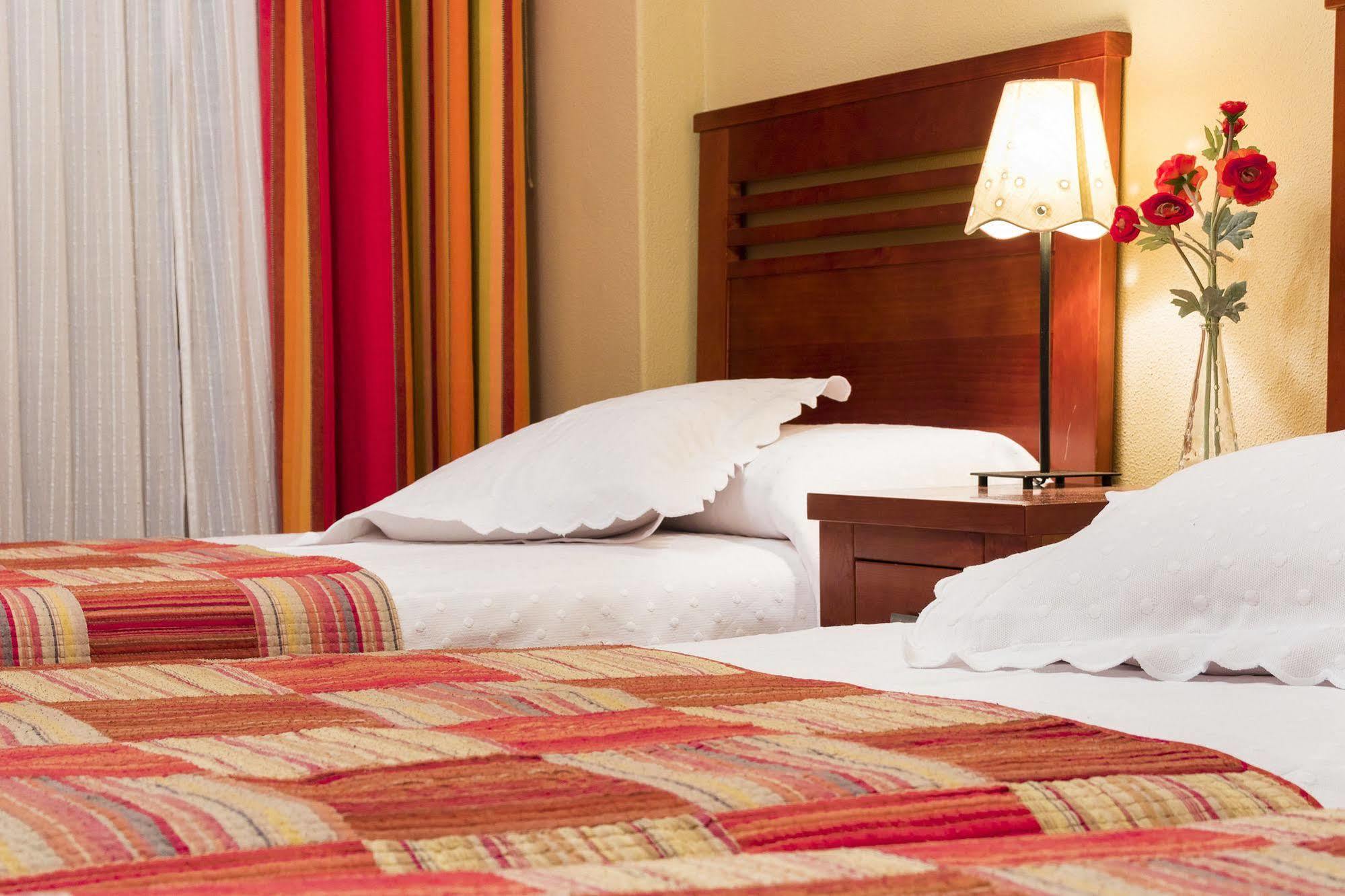 סנטיאגו דה קומפוסטלה Hostal La Carballinesa מראה חיצוני תמונה
