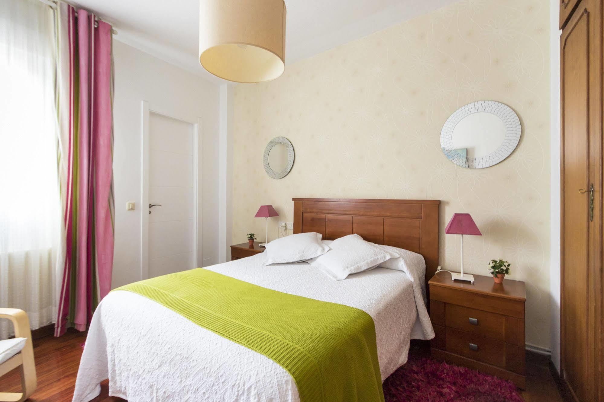 סנטיאגו דה קומפוסטלה Hostal La Carballinesa מראה חיצוני תמונה