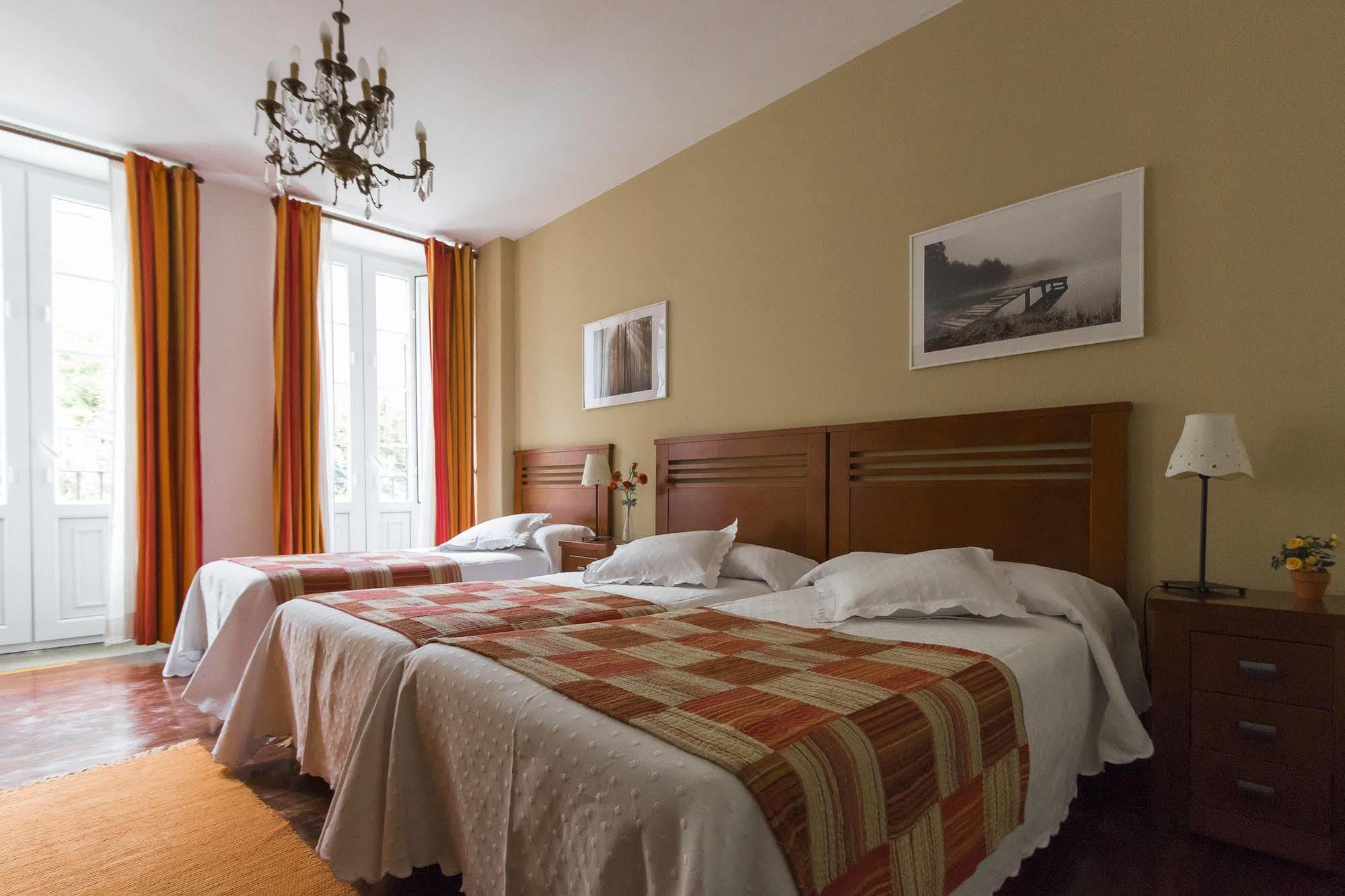 סנטיאגו דה קומפוסטלה Hostal La Carballinesa מראה חיצוני תמונה